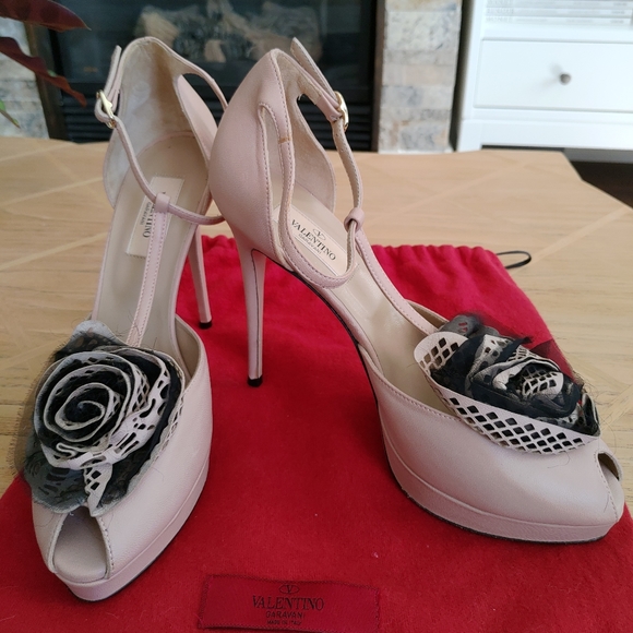 Authentic Valentino Garavani Leather High Heels - Picture 1 of 8